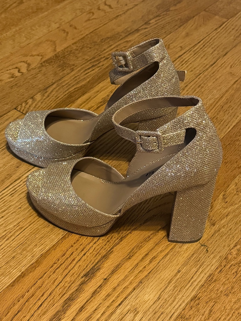 Wild pair Gold glitter platform heels with ankle strap
Size 9